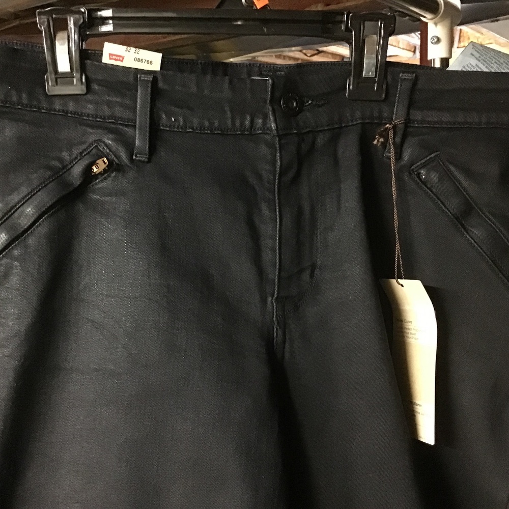 BNWT LEVIS black jeans